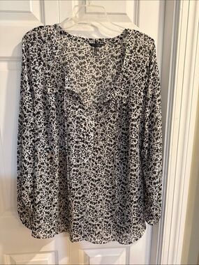 Daisy Fuentes Black & White Printed Tunic Top